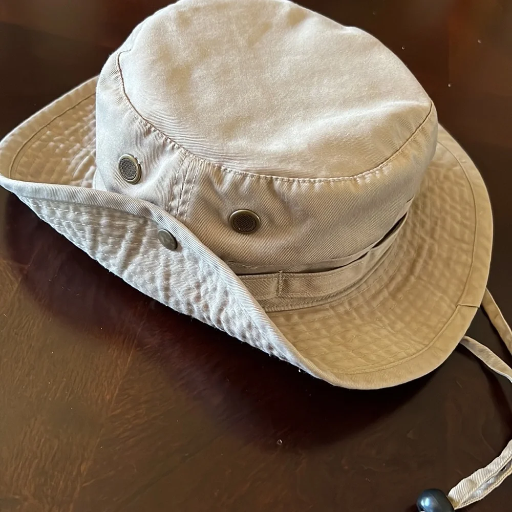 Bonnie Hat Men’s fabric khaki color side snaps and adjustable strap size small